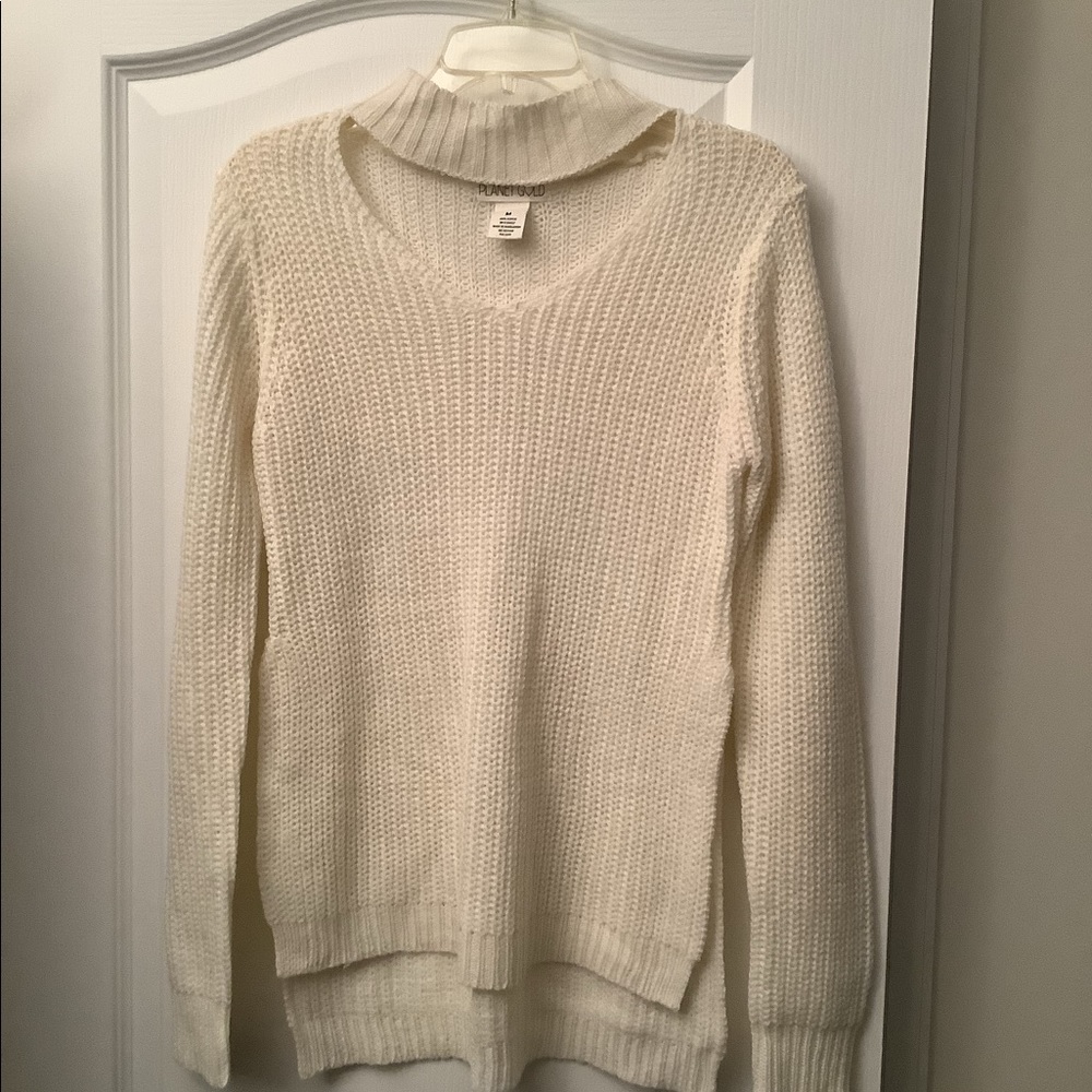Cream keyhole neck high low sweater Medium